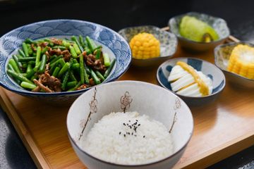 Nasi adalah salah satu makanan pokok masyarakat.