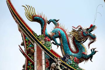 Patung naga.
