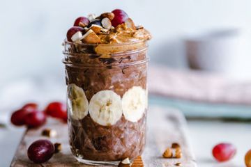 Bisa Dicoba Nanti, Ini 2 Olahan Overnight Oatmeal untuk Sarapan