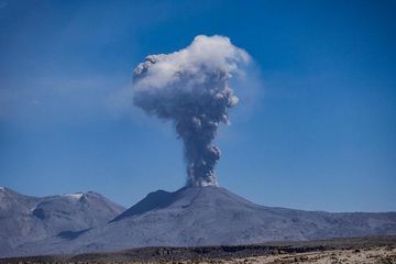 5 Tanda Gunung Api akan Meletus dan Cara Melindungi Diri