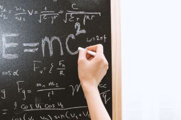 Cara Menyelesaikan Sistem Persamaan Linear Dua Variabel dengan Metode Eliminasi