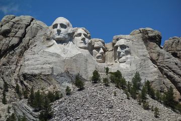 Benarkah Ada Ruang Rahasia di Gunung Rushmore?