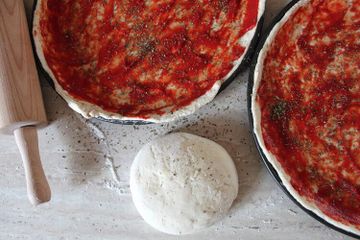 Ingin Membuat Pizza Sendiri di Rumah? Begini Cara Membuat Adonan Pizza yang Lembut nan Empuk