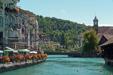Mengapa Aliran Sungai Aare Swiss Berwarna Biru Kehijauan atau Cyan?
