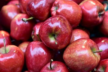 Idiom biasanya menggunakan kata benda seperti apel atau dalam bahasa Inggris disebut apple.