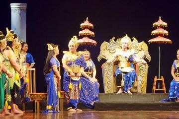 Jawab Soal Perbedaan Unsur Pementasan Teater Tradisional Rakyat dan Teater Tradisional Istana