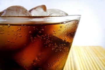 Apa Dampak Mengonsumsi Minuman Soda  terhadap Kerja Otak?