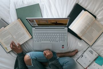About to adalah struktur khusus yang kita gunakan untuk berbicara tentang masa depan yang dekat dalam bahasa Inggris.