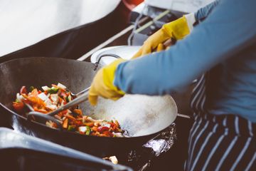 Terdapat banyak istilah bahasa Jawa yang berhubungan dengan memasak, salah satunya rajang.