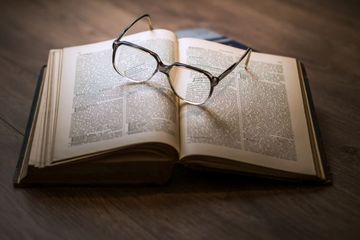 13 Contoh Kalimat Bahasa Inggris Menggunakan Transitive Verb