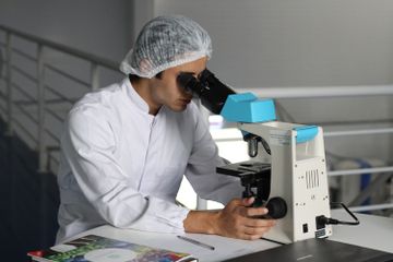 19 Universitas dengan Jurusan Farmasi Terbaik Versi SIR 2022