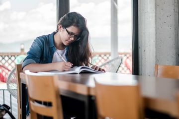 Ada beragam rumus yang digunakan dalam simple past tense dalam bahasa Inggris.