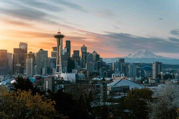 Jawab Soal Bahasa Inggris Kelas XII Chapter 2 Task 3, Complete the Sentences about Seattle
