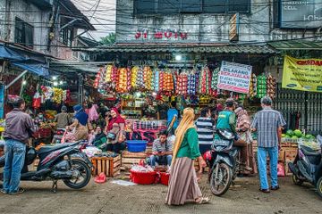 Berbagai upaya mencegah pelanggaran hak dan pengingkaran kewajiban warga negara bisa dilakukan oleh semua warga negara.