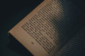 Pembahasan soal Bahasa Inggris Kurikulum Merdeka kelas XI (SMA) menyusun kalimat sesuai urutan.