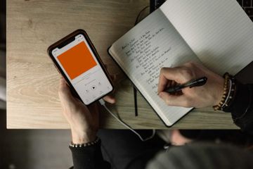 Transkrip teks listening dapat menjadi acuan mengerjakan soal pemahaman berdasarkan teks tersebut.