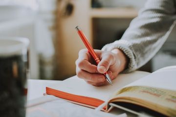 Jawab Soal Mengidentifikasi Struktur Teks Anekdot, Buku Bahasa Indonesia Kelas X Bab II Kurikulum Merdeka