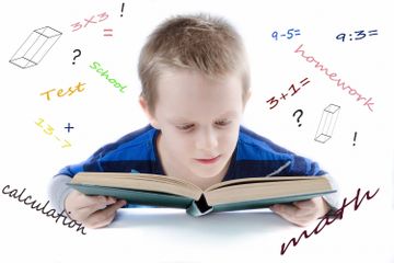 Pada buku Kurikulum Merdeka Matematika SD kelas 4 halaman 52 dan 53, ada beberapa soal tentang menentukan nilai tempat dan operasi hitung bilangan.