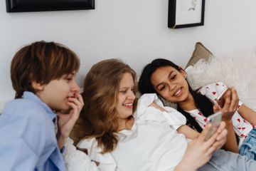 Ada banyak contoh idiom tentang friendship atau persahabatan.