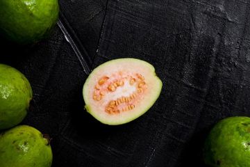 Apakah Biji Jambu Boleh Dimakan?