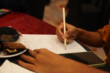 Jawab Soal Bahasa Inggris Kurikulum Merdeka Kelas X Chapter III, Task 1 Look and Answer
