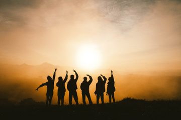 Hak dan kewajiban dalam kehidupan sehari-hari dimiliki oleh setiap orang dalam masyarakat.