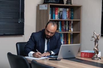 Hak dan Kewajiban Pengacara