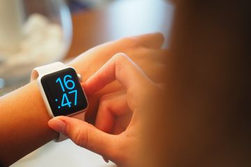Mana yang Lebih Benar, On Time atau In Time?
