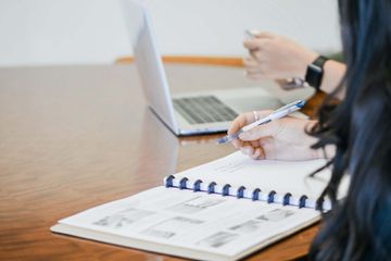 Jawab Soal Noun Phrase pada Teks 'Puss in Boots', Bahasa Inggris Kurikulum Merdeka Kelas XI Unit 2