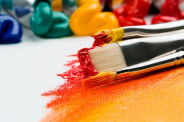 Seni rupa terdapat tiga fungsi utama, di antaranya fungsi individu.