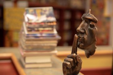 20 Contoh Quotes tentang Silence atau Diam dalam Bahasa Inggris