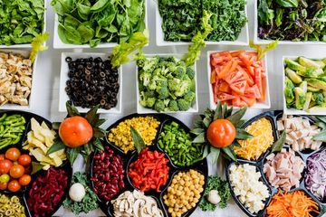 Terdapat soal pemahaman teks listening pada Bahasa Inggris Kurikulum Merdeka kelas X (SMA) Chapter IV halaman 82, Task 1, materi Healthy Food.