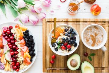 Terdapat soal mencari kosakata pada buku Bahasa Inggris Kurikulum Merdeka kelas X (SMA) Chapter IV halaman 82, Task 1 Part C, listening, materi Healthy Food.