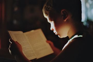 Terdapat soal pemahaman teks 1 dan 2 pada buku Bahasa Inggris kelas XII (SMA), Chapter 9 halaman 120-121, materi Do It Carefully! 