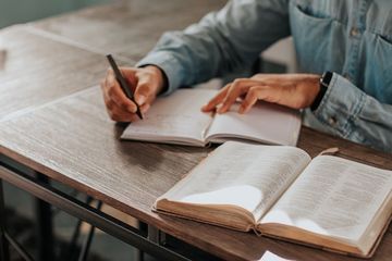 Jawab Soal Bahasa Inggris Kelas X Chapter 7, Grammar Review Task 2