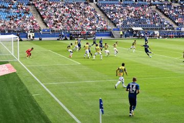 Dalam sepak bola terdapat jenis dan tugas penyerang  yang berbeda-beda.
