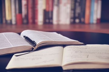 Pendekatan emik dan etik digunakan dalam penelitian ilmu antropologi.