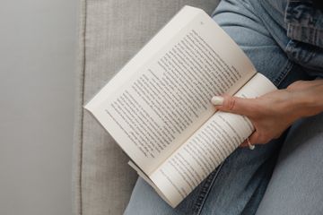 Terdapat soal pada buku Bahasa Inggris Kurikulum Merdeka kelas XI (SMA) Unit 4 halaman 128, materi 'Analytical Exposition Text'.