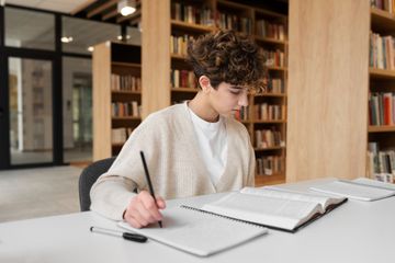 Jawab Soal Bahasa Inggris Kelas X Chapter 8, Comprehension Check