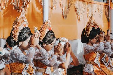 Apa Saja Nama Pakaian Adat di Indonesia?