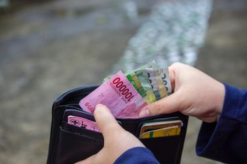 Pendapatan masyarakat adalah salah satu faktor yang memengaruhi permintaan terhadap suatu barang atau jasa.