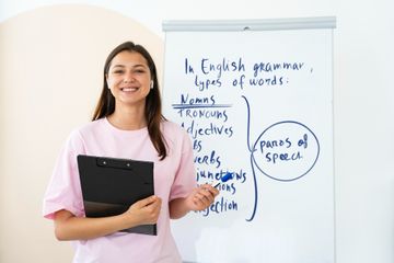 Past perfect continuous tenses  digunakan untuk menceritakan kejadian yang dimulai, terjadi, dan juga selesai dalam periode waktu di masa lalu.