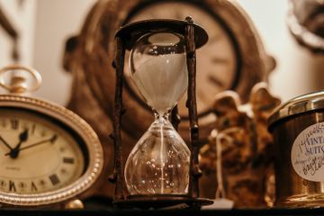 Contoh Soal Bahasa Inggris Materi Preposition of Time (In, On, At)