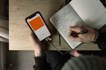 Jawaban soal listening pada buku Bahasa Inggris Kurikulum Merdeka kelas XI (SMA) Unit 5, Activity 3, halaman 161.