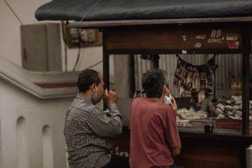Mengapa Pedagang di Pinggir Jalan Disebut Pedagang Kaki Lima?