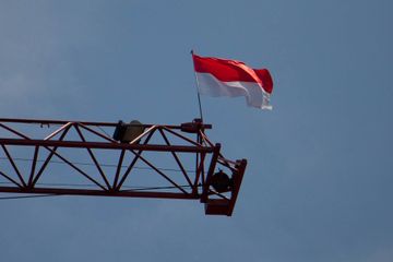 Terdapat soal pemahaman seputar cerpen 'Tanah Air' pada buku Cerdas Cergas Berbahasa dan Bersastra Indonesia kelas XI, Bab 3, halaman 81-82.