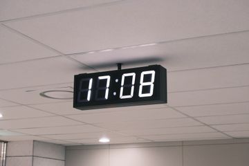 Jawab Soal 'What Time is It?', Bahasa Inggris Kelas 4 SD Unit 8 Kurikulum Merdeka