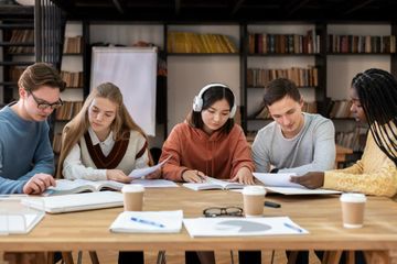 Terdapat soal Bahasa Inggris kelas IX edisi revisi 2018 Chapter 5 halaman 86, present, past, and action, materi Everybody is always in the middle of something.