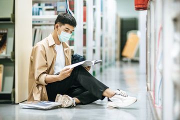 Terdapat soal pemahaman seputar cerpen 'Malaikat Juga Tahu' pada buku Cerdas Cergas Berbahasa dan Bersastra Indonesia kelas XI, Bab 4.