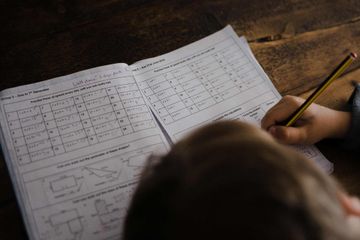 Contoh Paragraf dalam Bahasa Inggris Menceritakan Mata Pelajaran Favorit